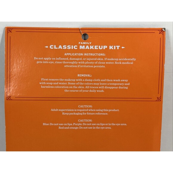 Family Classic Makeup Kit 22-Piece Set Ages 8+ by HYDE and EEK! - Picture 5 of 7